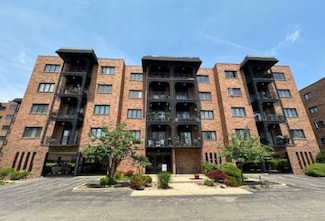 9374 Landings Ln Unit 404, Des Plaines, IL 60016
