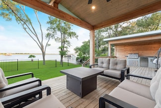 9 Southshore Cir, Malakoff, TX 75148