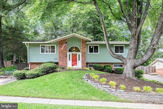 5209 Stonington Dr, Fairfax, VA 22032