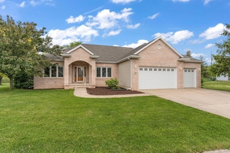 256 Pineview Ln, Valparaiso, IN 46383
