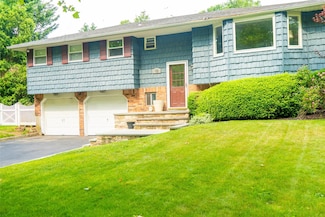 18 Butterfield Dr, Greenlawn, NY 11740