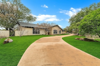 26 Bounty Rd E, Benbrook, TX 76132