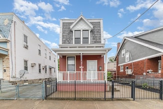 2962 Henshaw Ave, Cincinnati, OH 45225