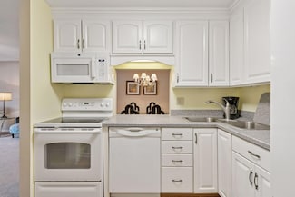 7520 Cahill Rd Unit 121A, Edina, MN 55439