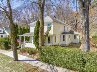 587 E 3rd St, Harbor Springs, MI 49740
