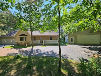 14911 Kings Ln, Millersburg, MI 49759