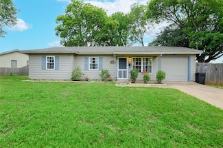 531 Himes Dr, Euless, TX 76039