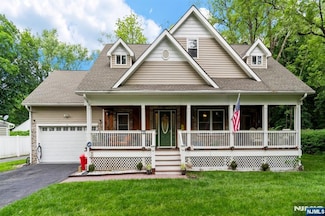 13 Brandt Ln, Bloomingdale, NJ 07403