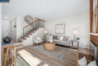 9 Glen Dr, Fairfax, CA 94930