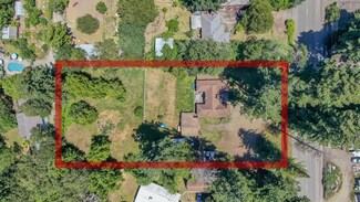 529 Briceland Thorn Rd, Redway, CA 95560