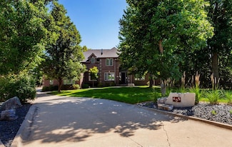 605 Oakwood Place, Polk City, IA 50226