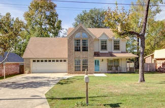 404 Cody St, Wake Village, TX 75501