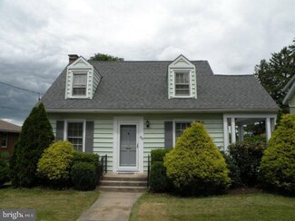 33 N Kinzer Ave, New Holland, PA 17557