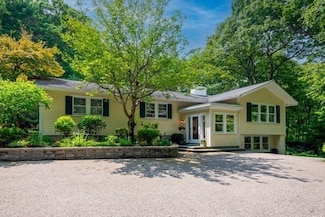 356 Farm Ln, Westwood, MA 02090