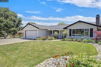 1032 Sanders Dr, Moraga, CA 94556