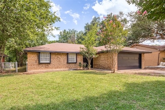 813 Green Pastures Dr, Cedar Hill, TX 75104