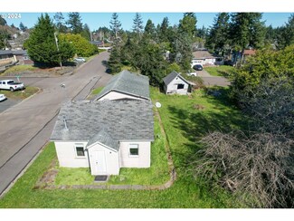 3319 Myrtle St, North Bend, OR 97459