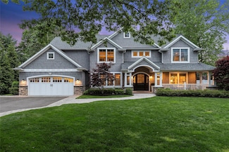 15 Wagamon Dr, Woodbury, NY 11797