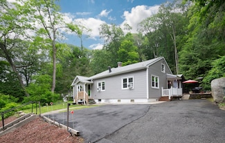 116 Chestnut Ridge Rd, Bethel, CT 06801