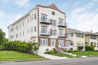 205 Edgemont Dr Unit 1, Allenhurst, NJ 07711