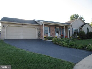 6 Haverford Cir, Manchester, PA 17345