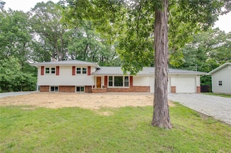 9024 Oakridge Dr, Alton, IL 62002