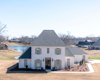 272 W Briar Lake Dr, Starkville, MS 39759