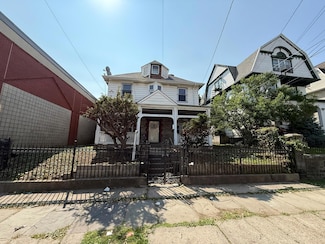 39 Livingston Ave, Yonkers, NY 10705