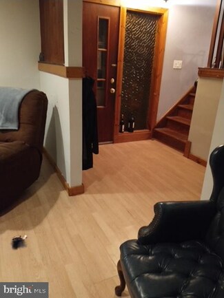 308 Manor Ct, Riverton, NJ 08077