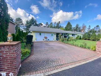 2039 NE Crestview Dr, Newport, OR 97365