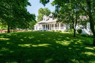 2412 Hillview Dr, Manhattan, KS 66502