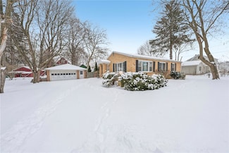 118 N Lincoln Rd, East Rochester, NY 14445