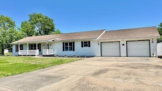 125 Megan Ln, Ottawa, KS 66067