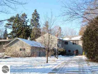 621 N Madison St, Traverse City, MI 49684