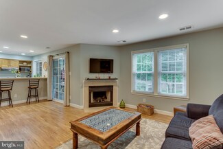 12914 Grays Pointe Rd Unit A, Fairfax, VA 22033