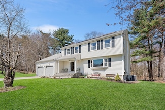95 Evergreen Rd, Tewksbury, MA 01876