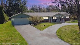 28312 Green Castle Rd, Farmington Hills, MI 48334