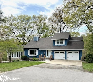 3015 Hickory Ln, Mount Pleasant, IA 52641