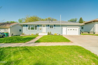 1516 N 19th St, Bismarck, ND 58501
