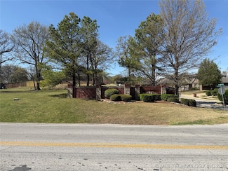 1302 Old North Place, Sand Springs, OK 74063