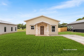 1109 E Navarro St, Mart, TX 76664