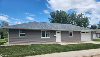 401 N 3rd St, Knoxville, IA 50138