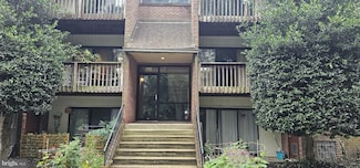 10725 West Dr Unit 301, Fairfax, VA 22030