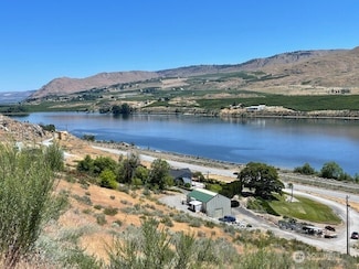 37 Osprey Nest Rd, Pateros, WA 98846