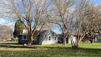 403 W Chestnut St, Almira, WA 99103