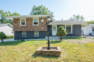 3102 Holcomb Ave, Des Moines, IA 50310