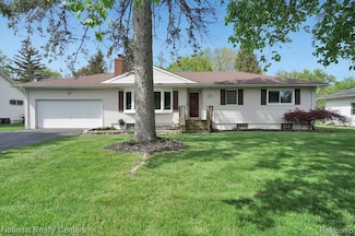 6128 Northrup Dr, Waterford, MI 48329