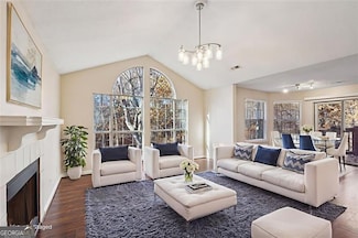 909 Wentworth Ct, Alpharetta, GA 30022