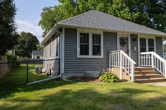 415 6th St, Baraboo, WI 53913