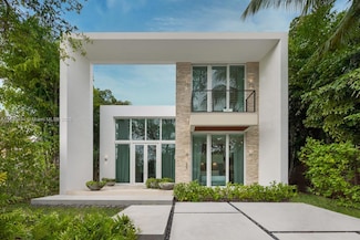 335 W 46th St, Miami Beach, FL 33140